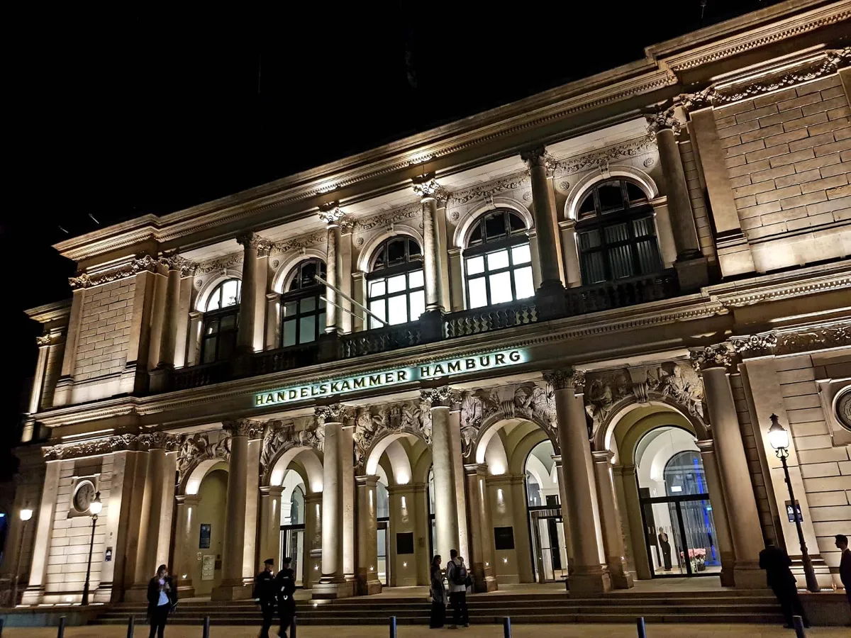 Allstars feiern 175 Jahre Klambt Verlag bei Jubiläums-Galerie.